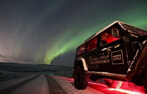 Northern-Lights-Iceland-Tour-Land-Rover-Defender-Happyworld-960x615-LR