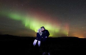 Northern-Lights-and-Stargazing-tour-Romantic-Happyworld-Iceland-960x615-LR